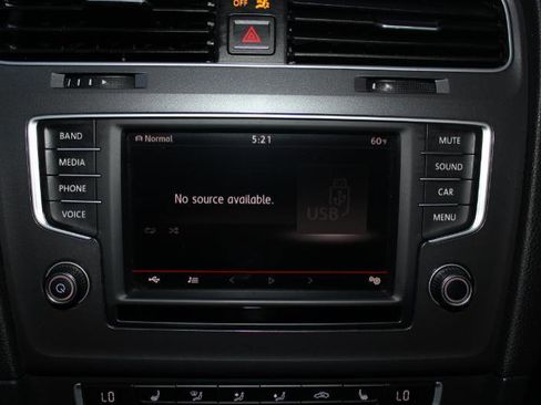 Used 2016 Volkswagen e-Golf SE FWD image 24