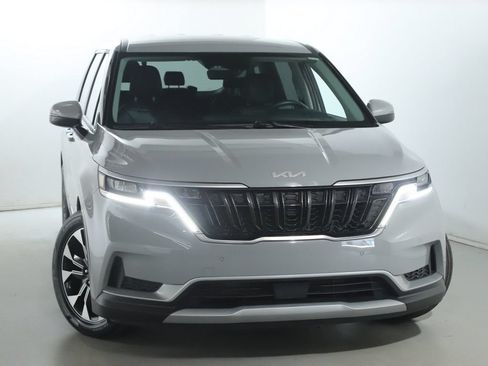 Used 2024 Kia Carnival EX FWD image 2
