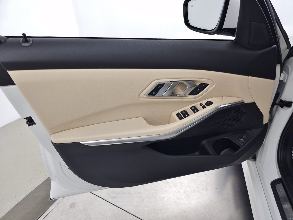 Used 2022 BMW 330i xDrive Sedan w/ Driving Assistance Package AWD/4WD image 14