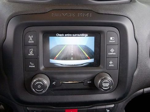 Used 2017 Jeep Renegade Altitude AWD/4WD image 16