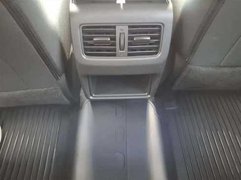 Used 2025 Nissan Rogue S image 13