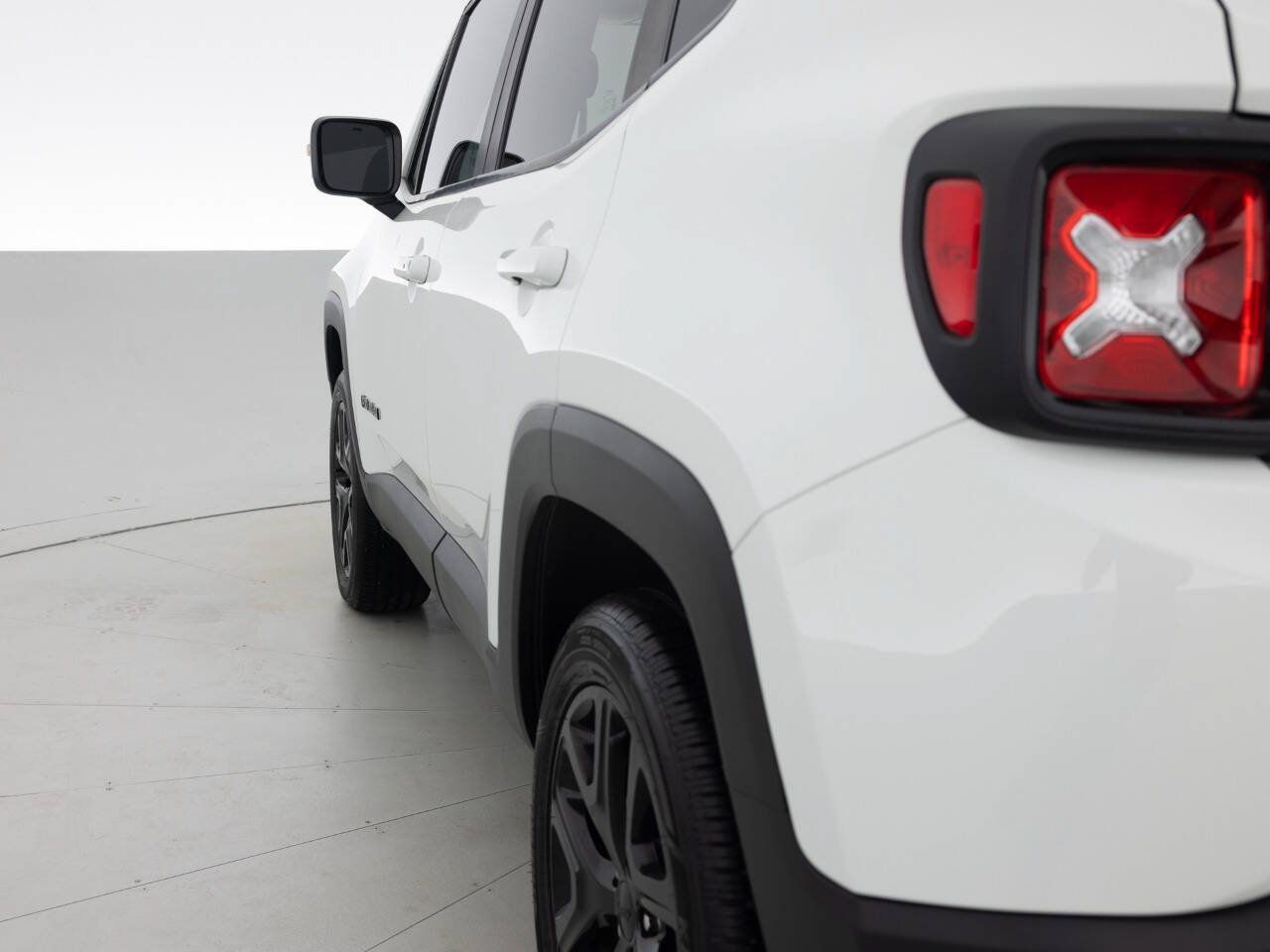 Used 2018 Jeep Renegade Altitude w/ UConnect 8.4 Nav Group AWD/4WD image 13