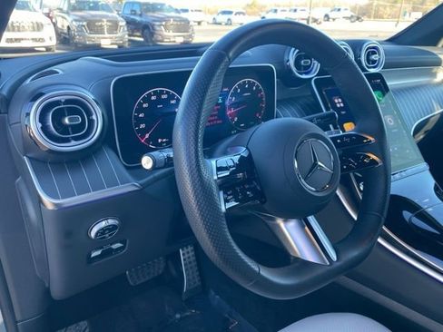 Used 2025 Mercedes-Benz GLC 300 4MATIC image 15