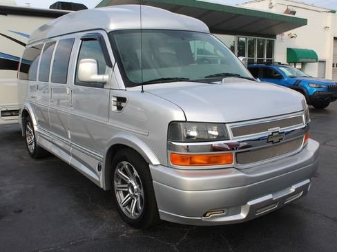 Used 2016 Chevrolet Express 2500 RWD image 5