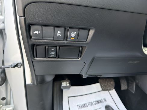 Used 2024 Nissan Armada SL w/ Captain's Chairs Package AWD/4WD image 18