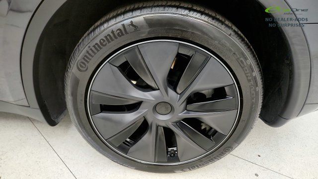 Used 2025 Tesla Model Y Long Range RWD image 80