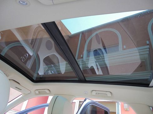 Used 2019 Bentley Bentayga AWD/4WD image 18