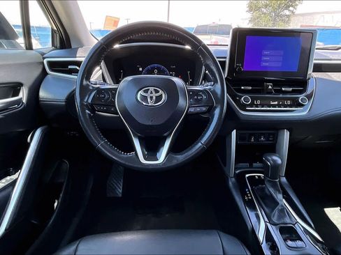 Used 2024 Toyota Corolla Cross XLE FWD image 6