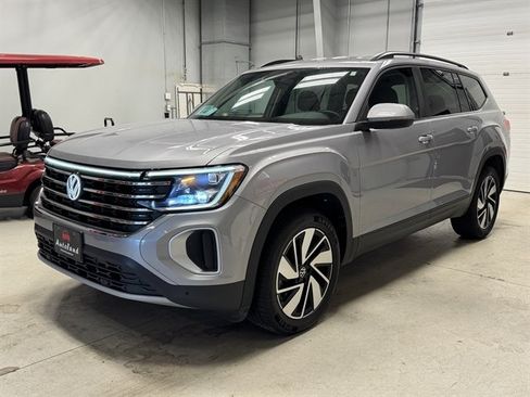 Used 2025 Volkswagen Atlas SE FWD image 3