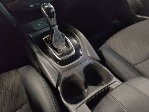 Used 2019 Nissan Rogue S FWD image 26