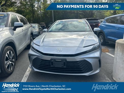 Used 2025 Toyota Camry LE image 1
