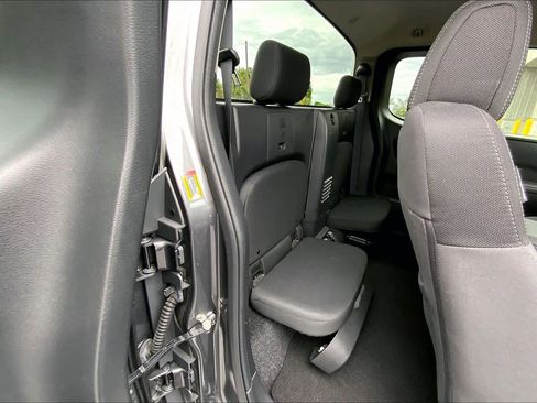 Used 2022 Nissan Frontier SV w/ Technology Package RWD image 19
