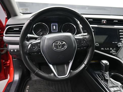 Used 2020 Toyota Camry SE w/ Sunroof Package FWD image 14