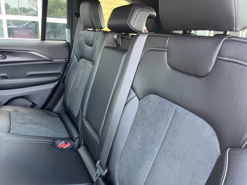 New 2025 Jeep Grand Cherokee Altitude image 37