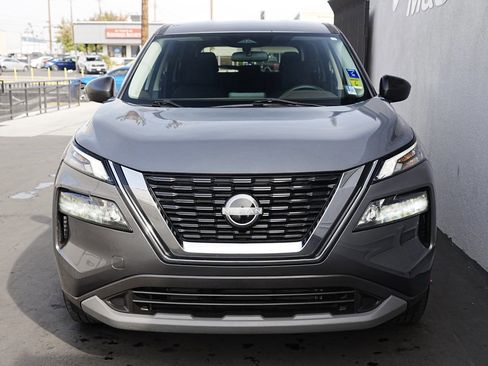 Used 2023 Nissan Rogue S image 2