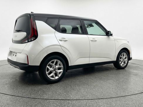 Used 2025 Kia Soul LX w/ LX Technology Package image 9