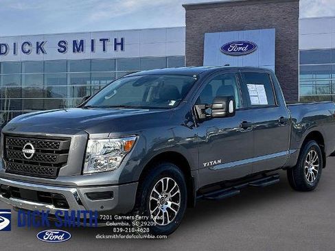 Used 2024 Nissan Titan SV w/ SV Convenience Package RWD image 1