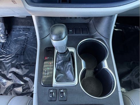 Used 2019 Toyota Highlander XLE image 12