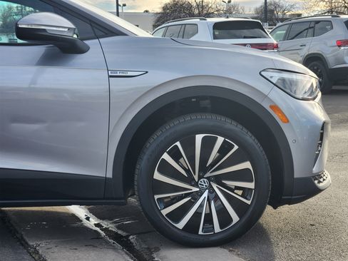 Used 2024 Volkswagen ID.4 Pro image 8