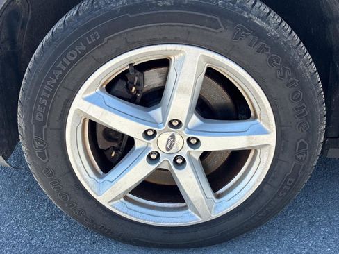 Used 2016 Ford Explorer XLT w/ Equipment Group 202A AWD/4WD image 12