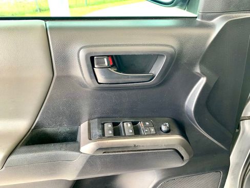 Used 2021 Toyota Tacoma SR5 w/ Technology Package AWD/4WD image 13