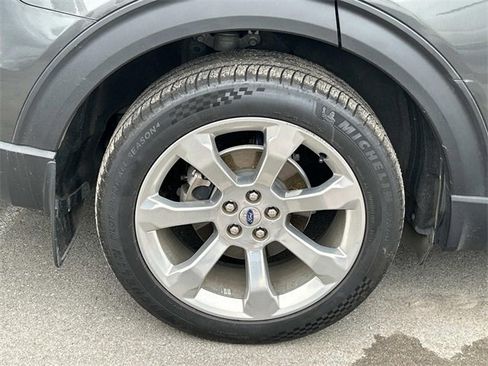 Certified 2020 Ford Explorer Platinum w/ Premium Technology Package image 10