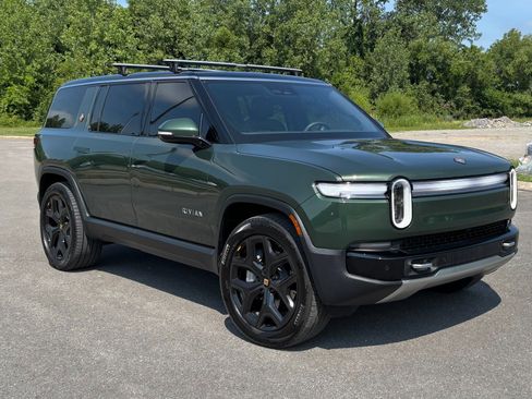 Used 2025 Rivian R1S Adventure AWD/4WD image 1