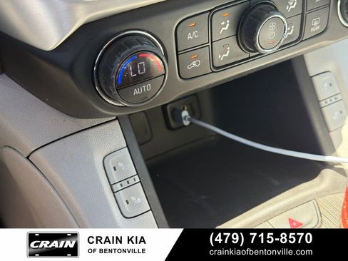 Used 2019 GMC Acadia SLT AWD/4WD image 23