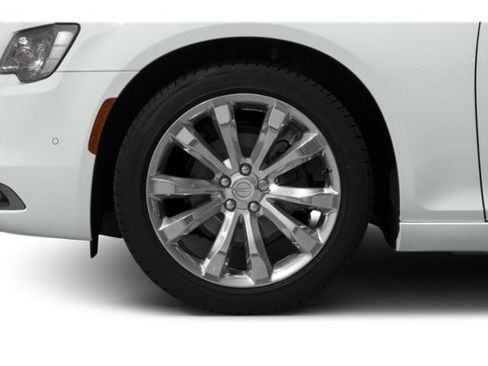 Used 2018 Chrysler 300 Limited RWD image 11