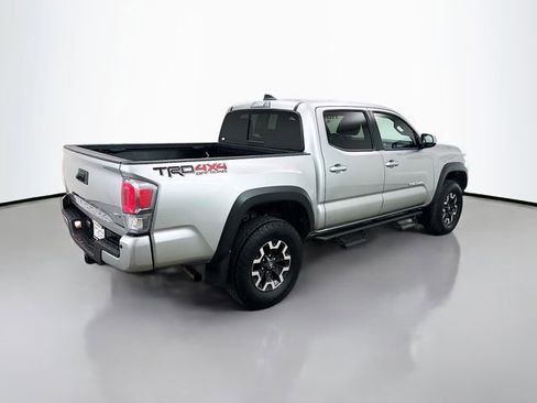 Used 2022 Toyota Tacoma TRD Off-Road w/ TRD Premium Off Road Package AWD/4WD image 7