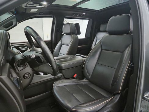 Used 2021 GMC Yukon XL SLT w/ SLT Premium Package image 14