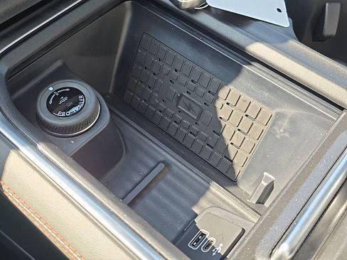 New 2025 Ford Expedition Active image 38