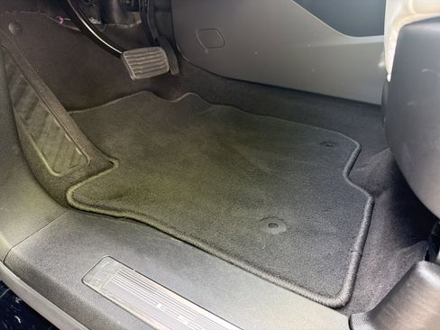 Used 2025 Cadillac Escalade Premium Luxury Platinum image 17