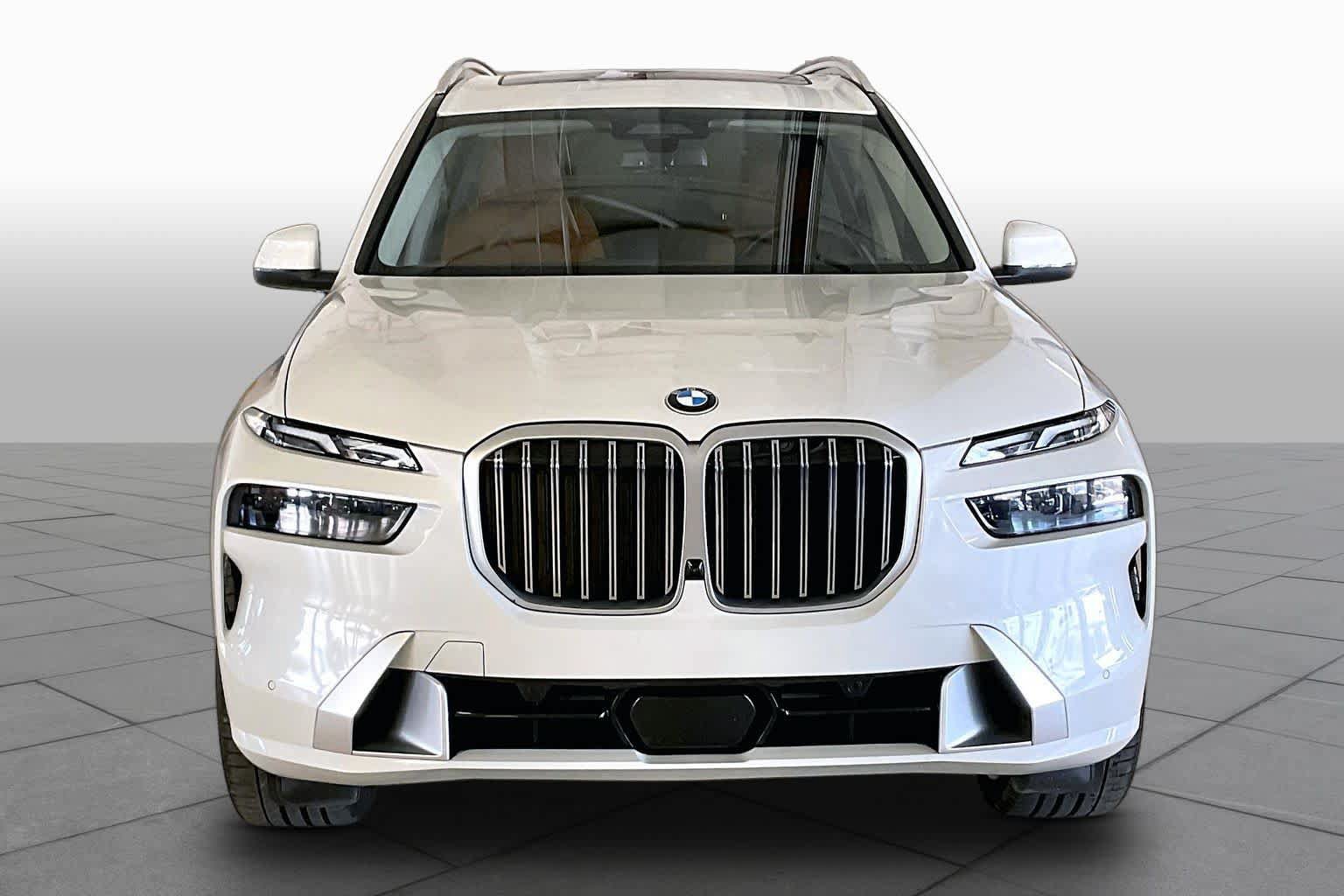 Used 2026 BMW X7 xDrive40i AWD/4WD image 3