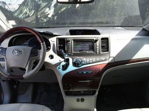 Used 2014 Toyota Sienna Limited w/ Limited Premium Package image 18