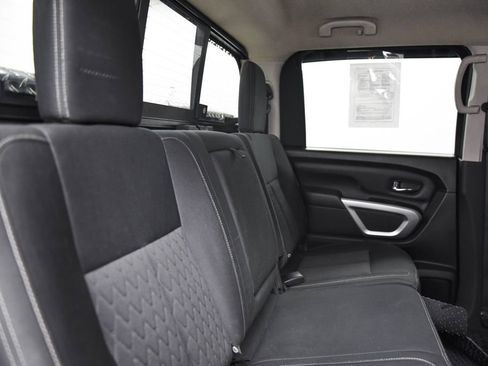 Used 2018 Nissan Titan SV w/ SV Convenience Package image 16