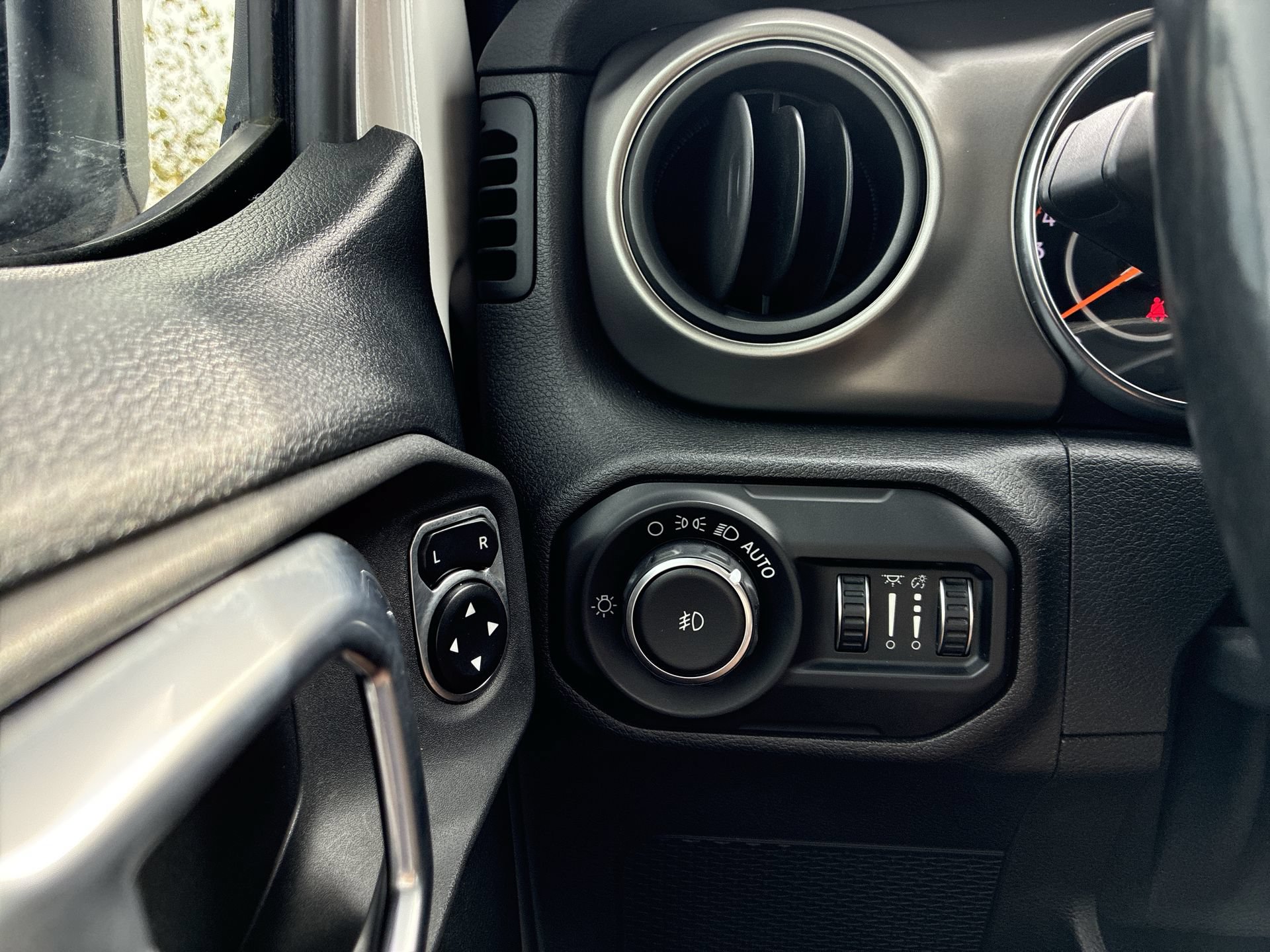 Used 2020 Jeep Wrangler Unlimited Sport S AWD/4WD image 24