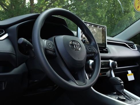Used 2025 Toyota RAV4 XLE image 12