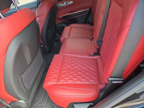 Used 2023 Genesis GV70 3.5T Sport w/ Sport Prestige Package image 7