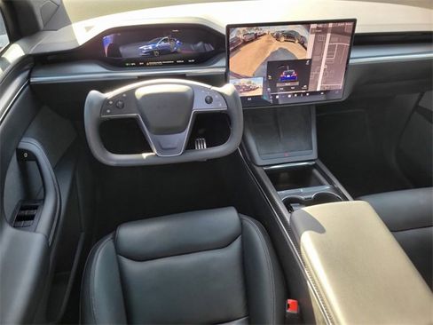 Used 2022 Tesla Model X Plaid image 9