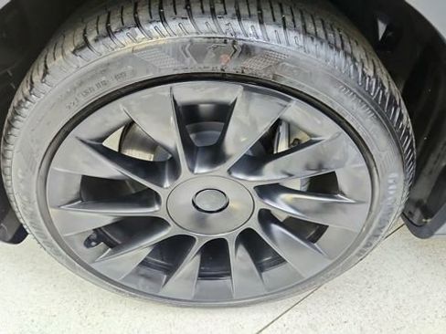 Used 2024 Tesla Model Y Long Range image 54