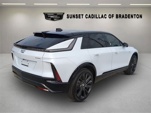 New 2026 Cadillac Lyriq Signature Sport w/ Nappa Leather Package AWD/4WD image 4