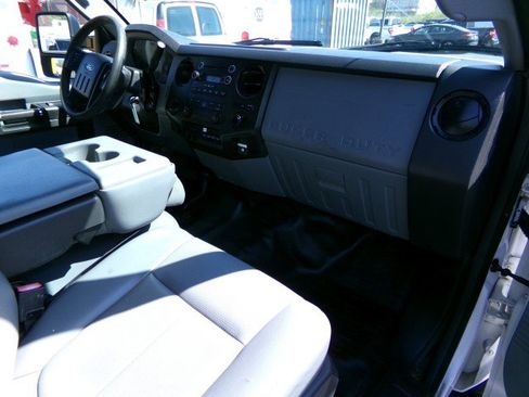 Used 2016 Ford F550 4x4 SuperCab Super Duty image 12