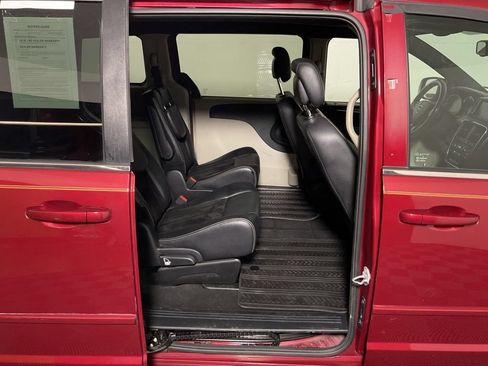 Used 2014 Dodge Grand Caravan SXT FWD image 30