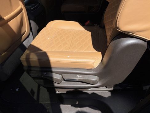 Used 2022 Cadillac Escalade Premium Luxury image 13