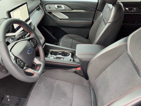 Used 2025 Ford Explorer ST image 19