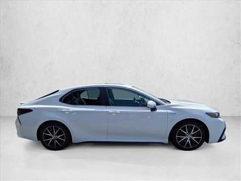 Used 2021 Toyota Camry SE w/ Audio Upgrade Package FWD image 4