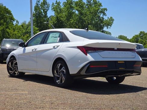 New 2026 Hyundai Elantra Limited FWD image 16