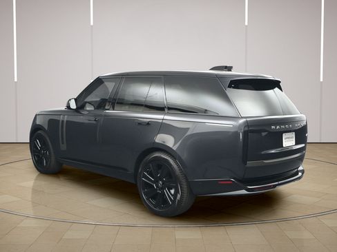 Used 2023 Land Rover Range Rover SE AWD/4WD image 3
