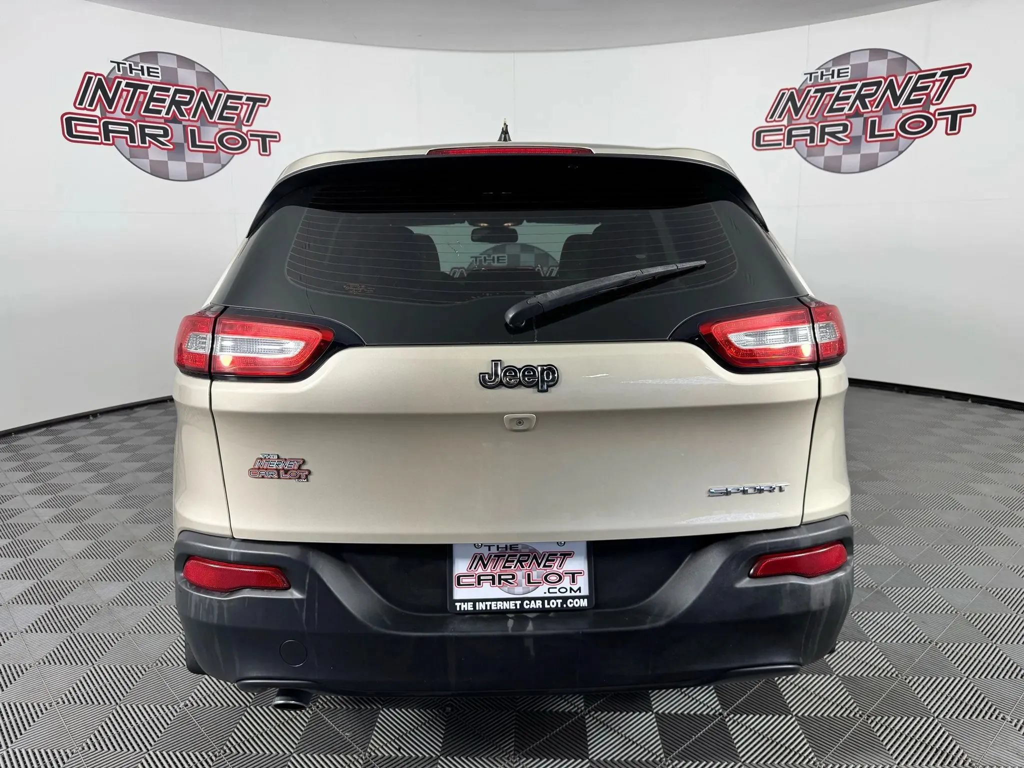 Used 2015 Jeep Cherokee Sport FWD image 6